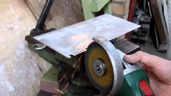 Изготовление гребенки с помощью болгарки