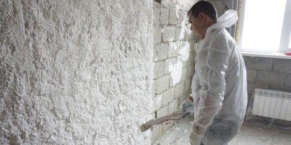 Механизированное нанесение штукатурки на стену