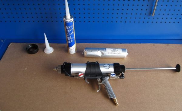 Пистолет и герметика