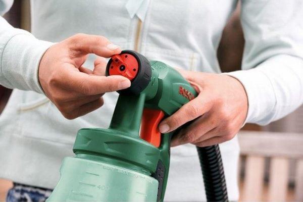Простота работы с ручным краскопультом