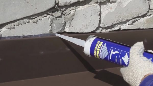 Нельзя наносить состав на сырую поверхность