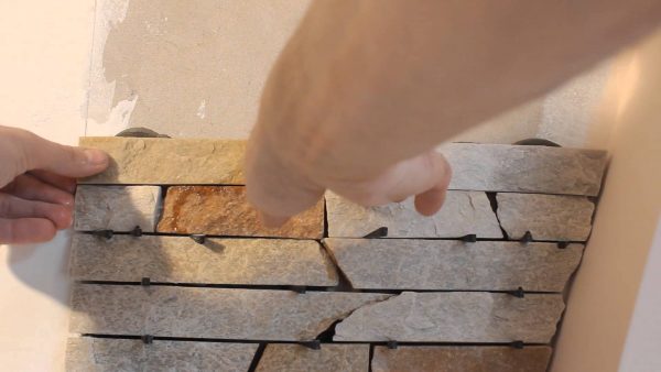 Эластичный клей не рекомендуется использовать для укладки натурального камня