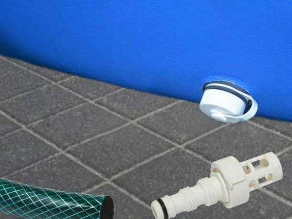 Убывание воды в надувном бассейне может быть вызвано неисправностью сливного клапана