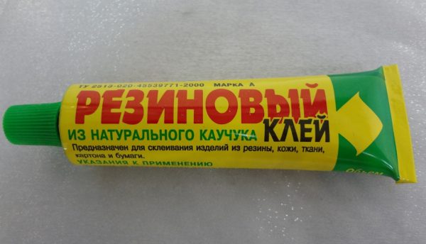 Большинство резиновых клеев содержит каучук