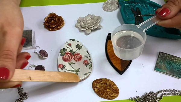 Заливка изделия ювелирной смолой